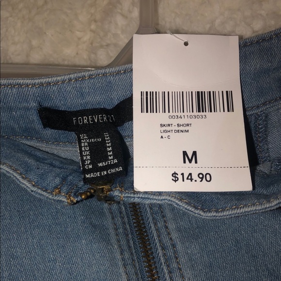 Light- wash stretchy denim skirt - Picture 3 of 3